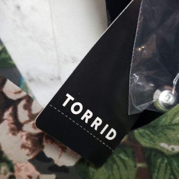 Torrid top  - Picture 3 of 4